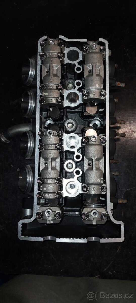 Hlava válců Yamaha FZ1 06
