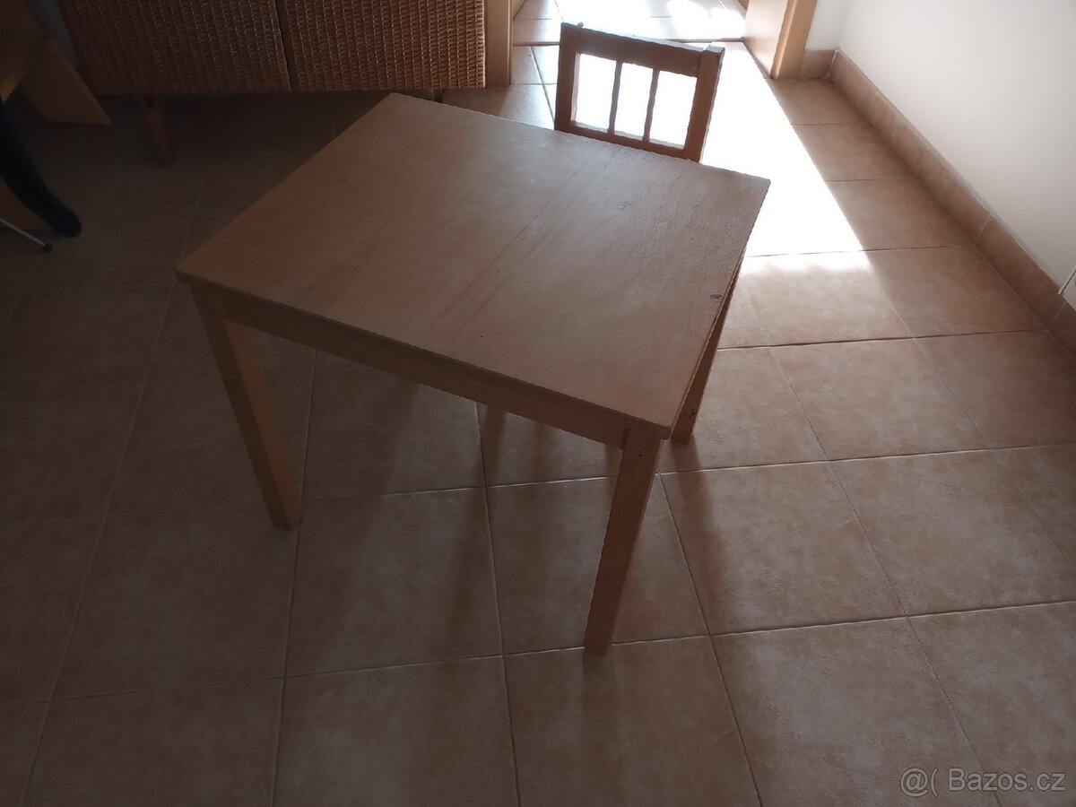 Dětský stůl s židli