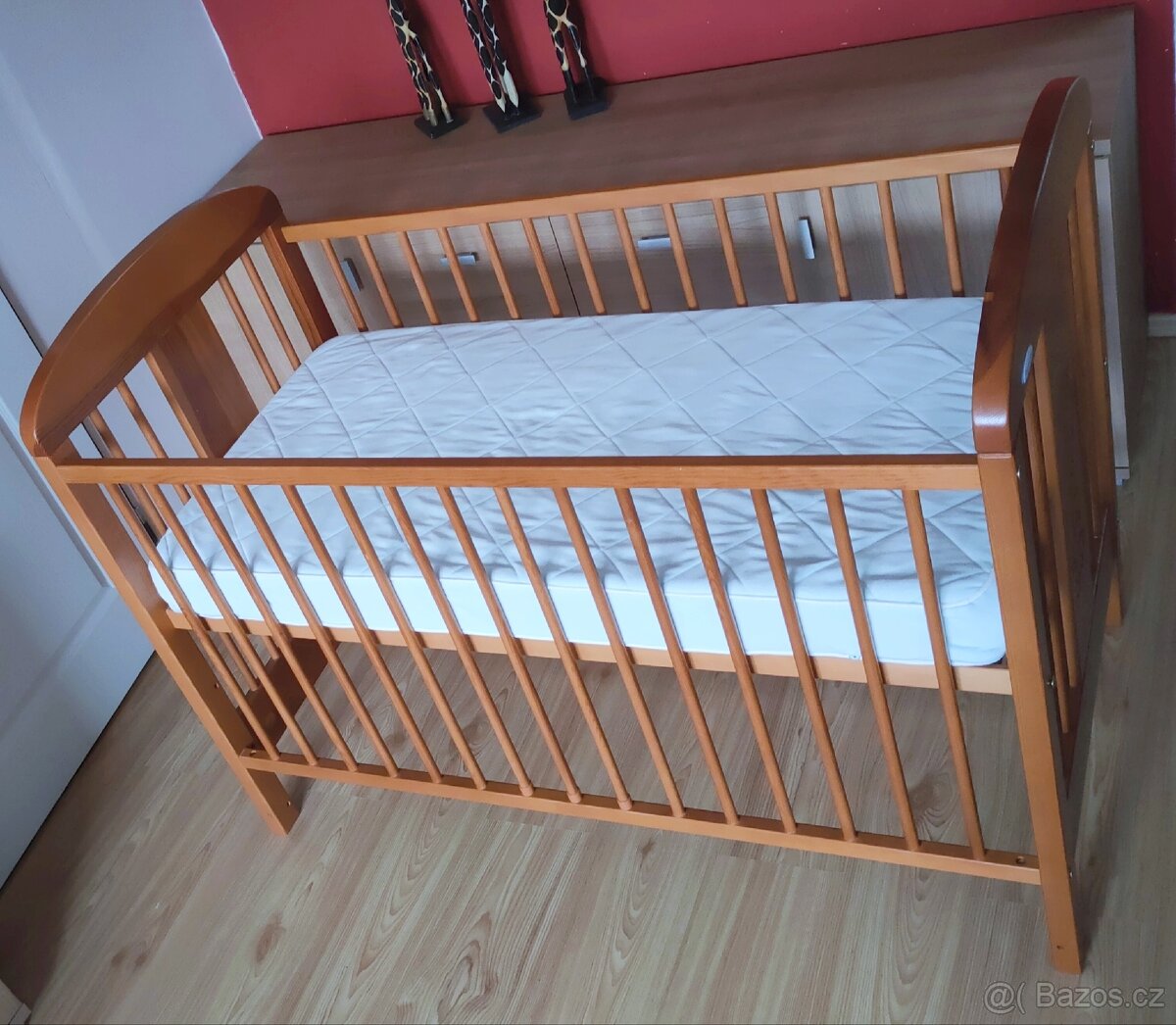 Dětská postýlka z masivu