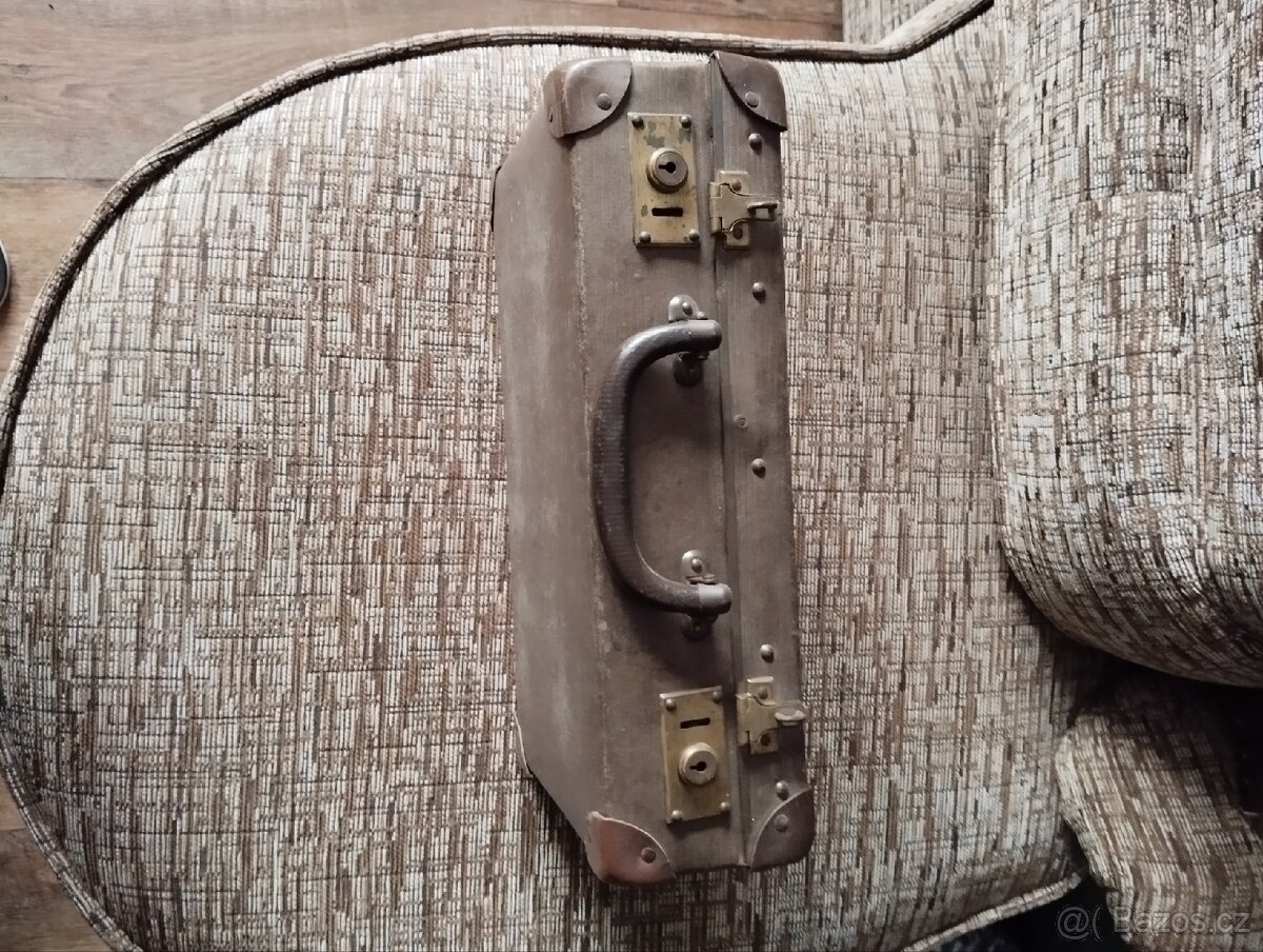 Starý retro kufřík