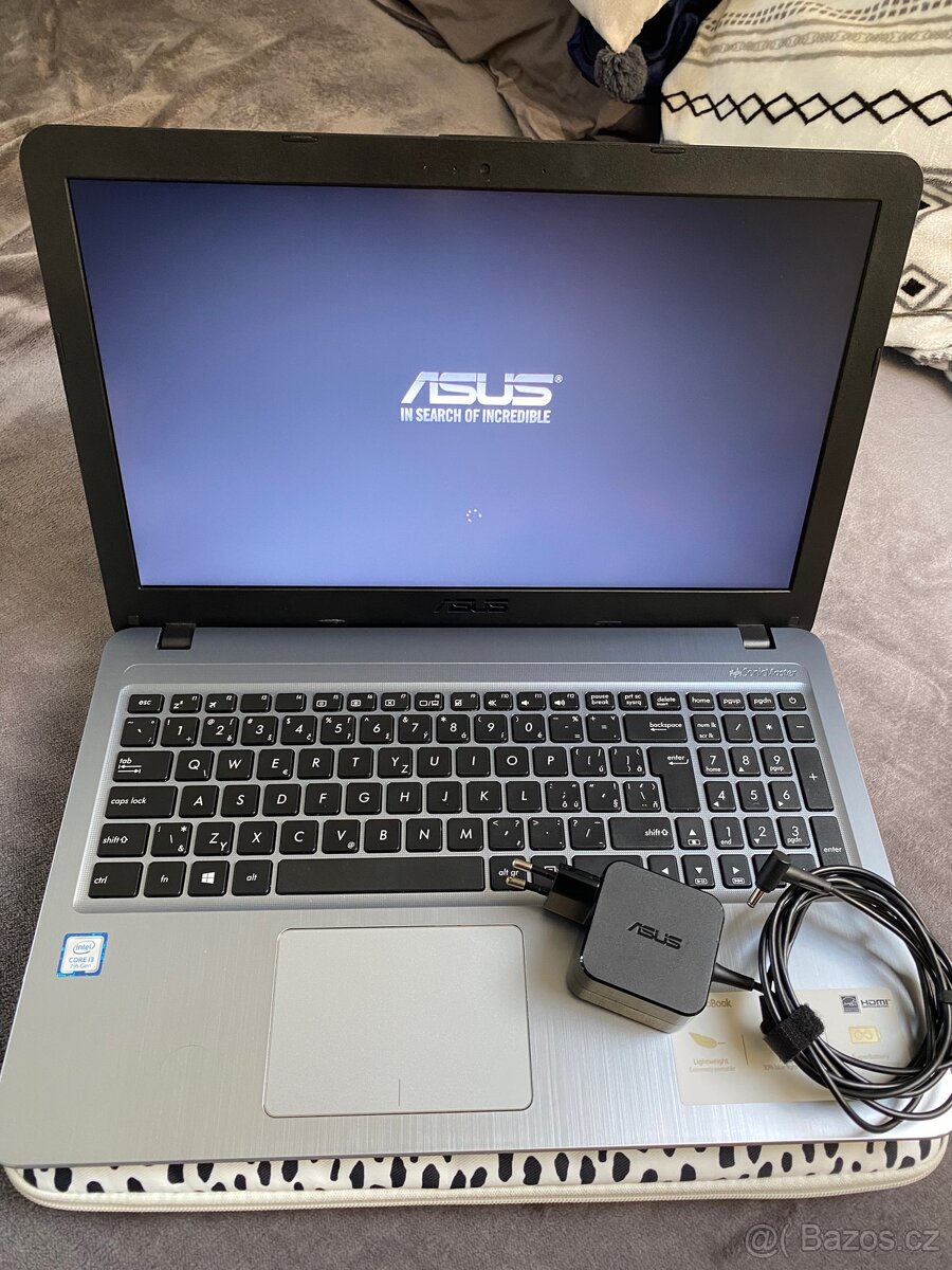 Prodám ASUS VivoBook 15 (SSD disk, Intel Core i3)