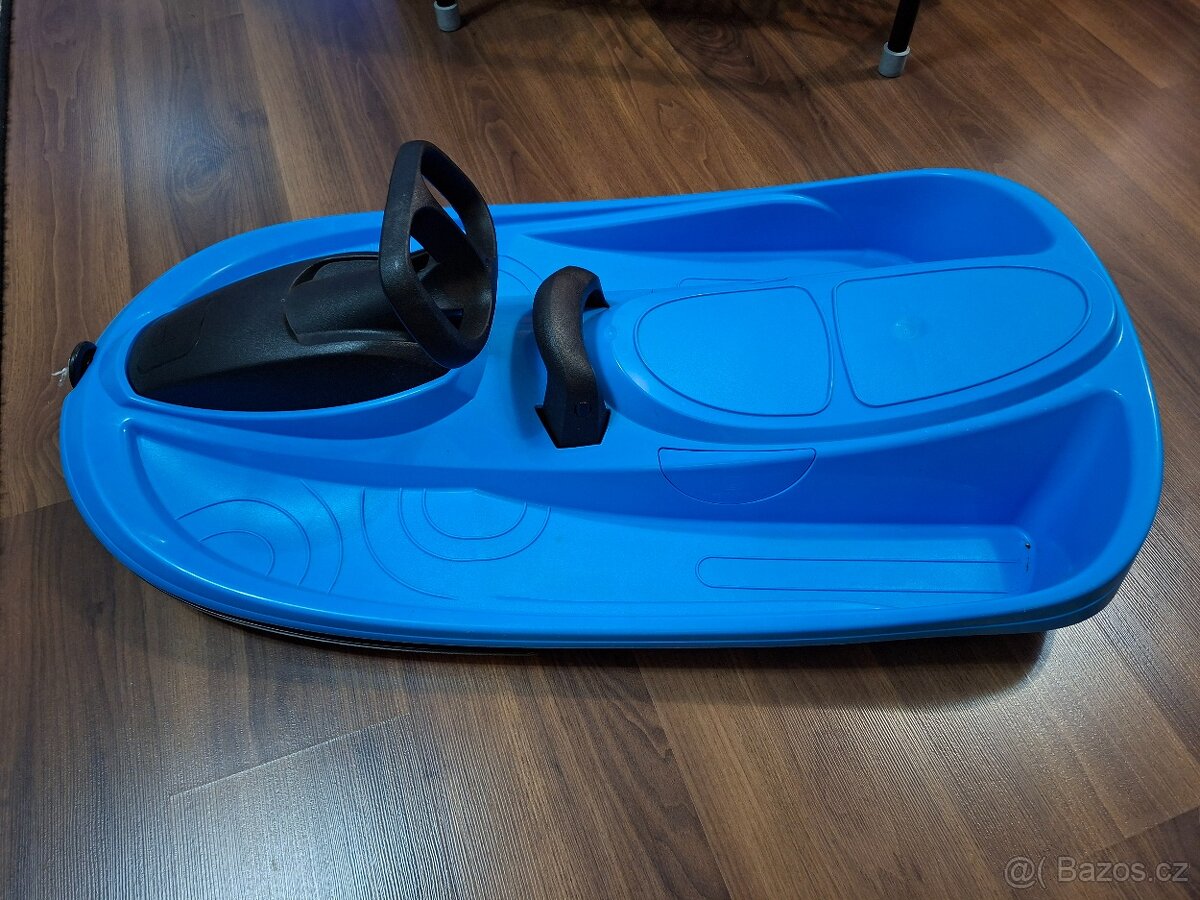 Plastkon boby s volantem STRATOS modré