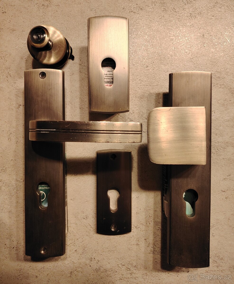 Bezpečnostní kování.Roteč-72mm.