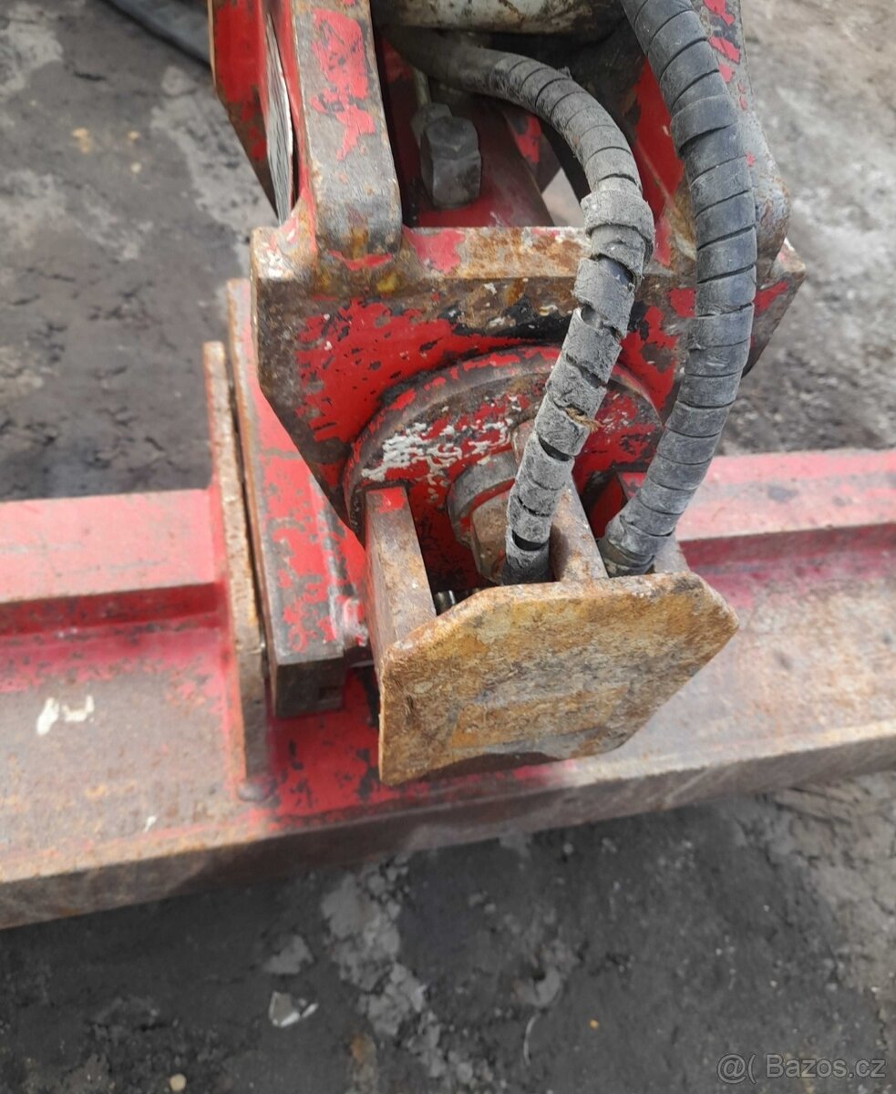 Povertilt takeuchi tb216 .svahova lyzka 2 x podkopova