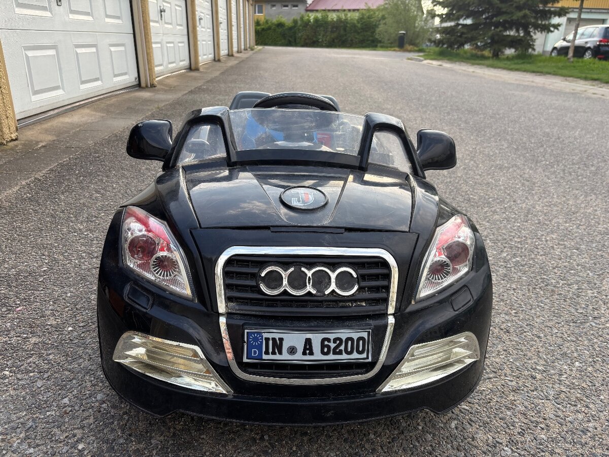 Dětské elektrické autíčko Audi