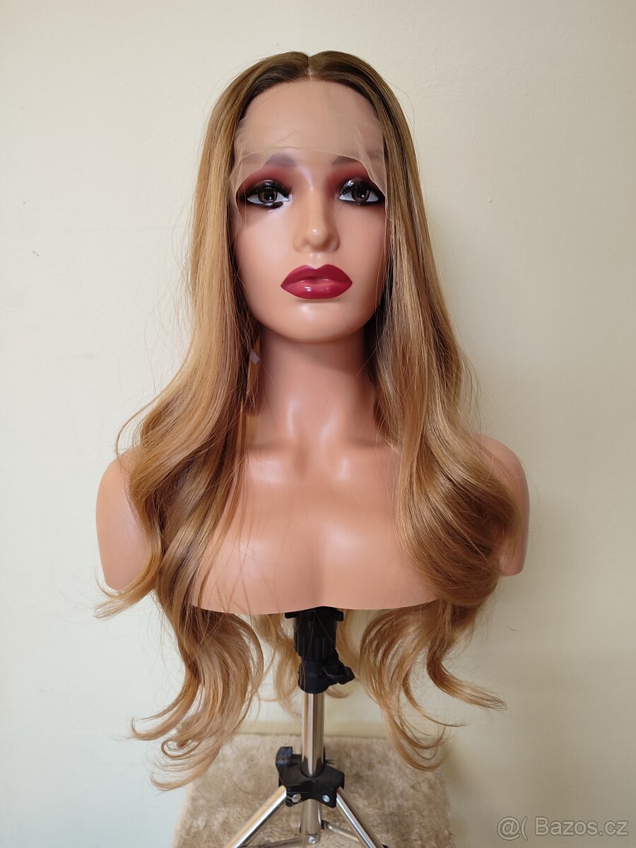 Nová zlatavá vlnitá Lacefront paruka s přirozeným odrostem