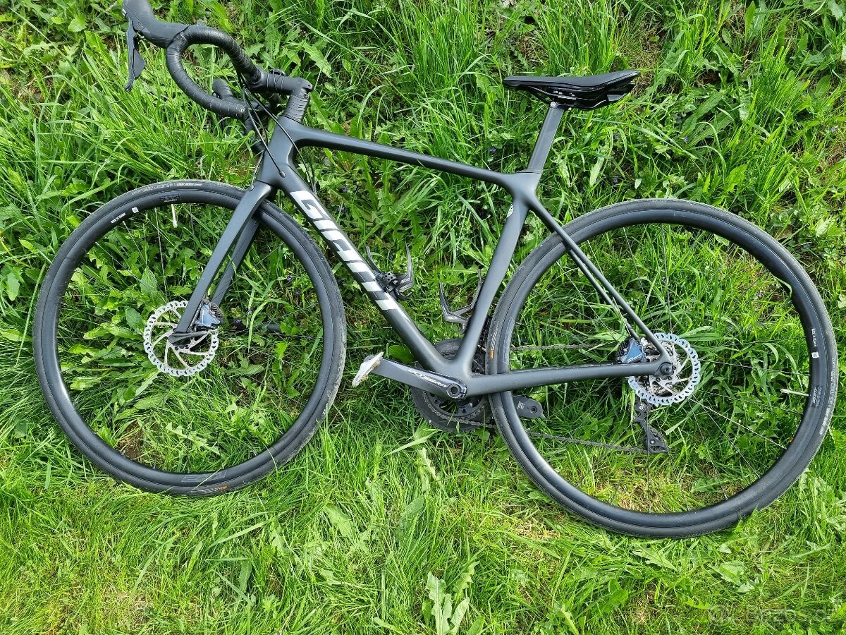 Silnicni kolo giant carbon velikost M