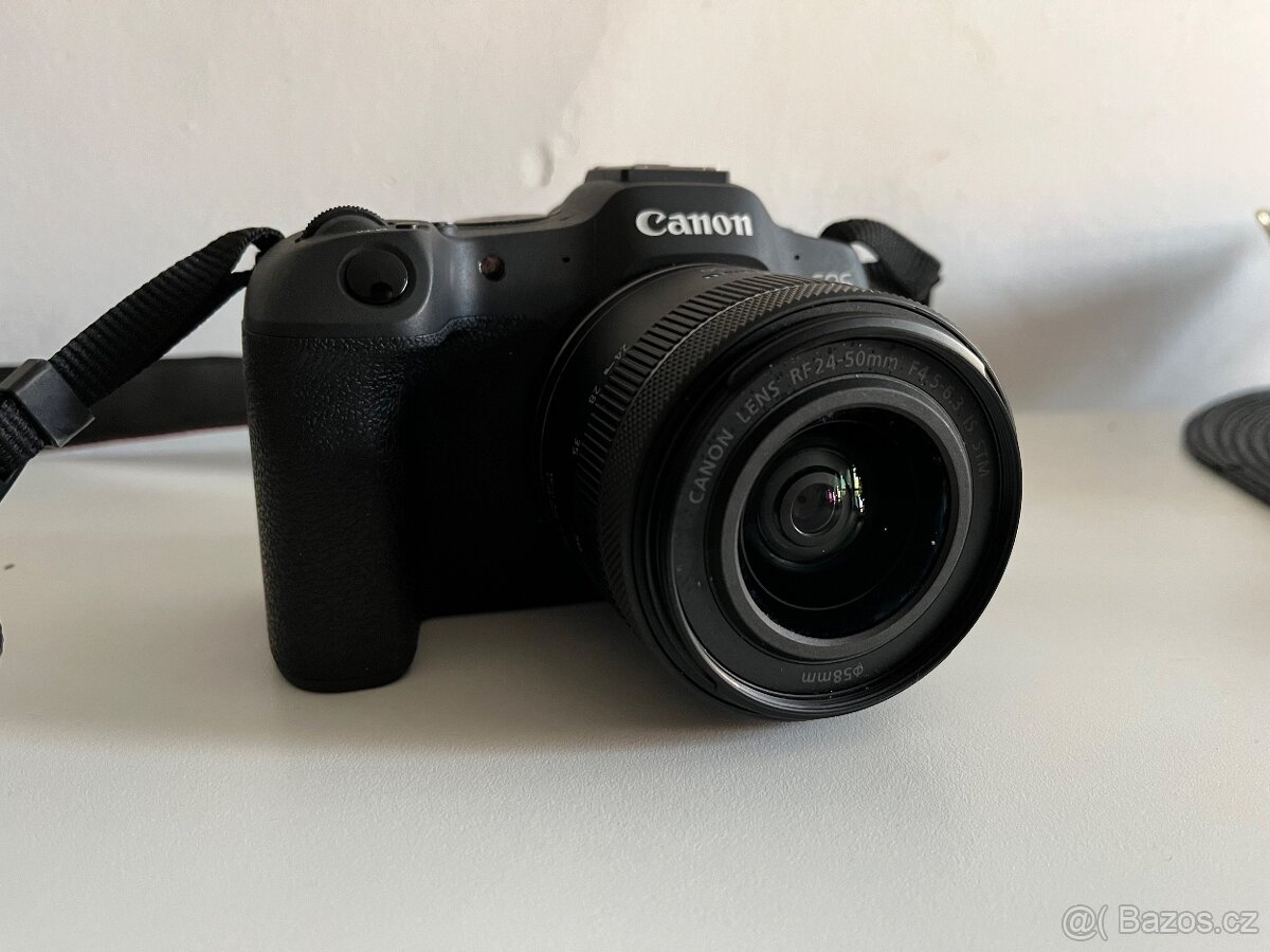 Digitalni Fotoaparat - Canon R8
