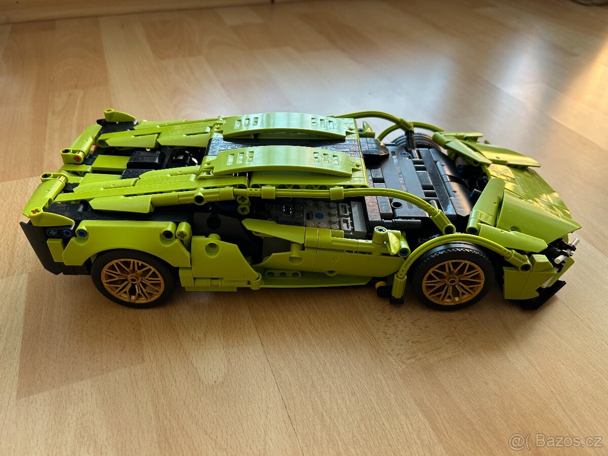 Auto s elektrickým pohonem a dálkovým ovládáním