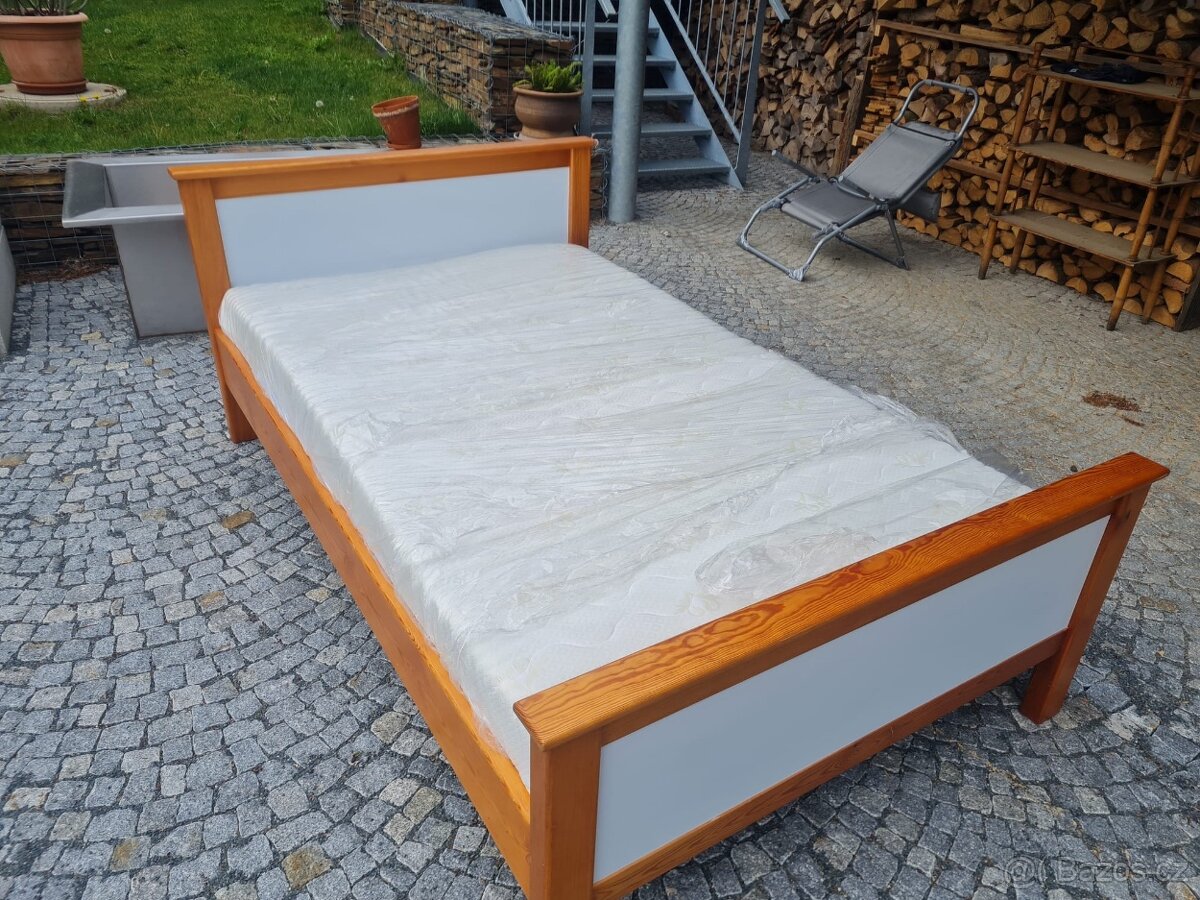 Zánovní postel s matrací