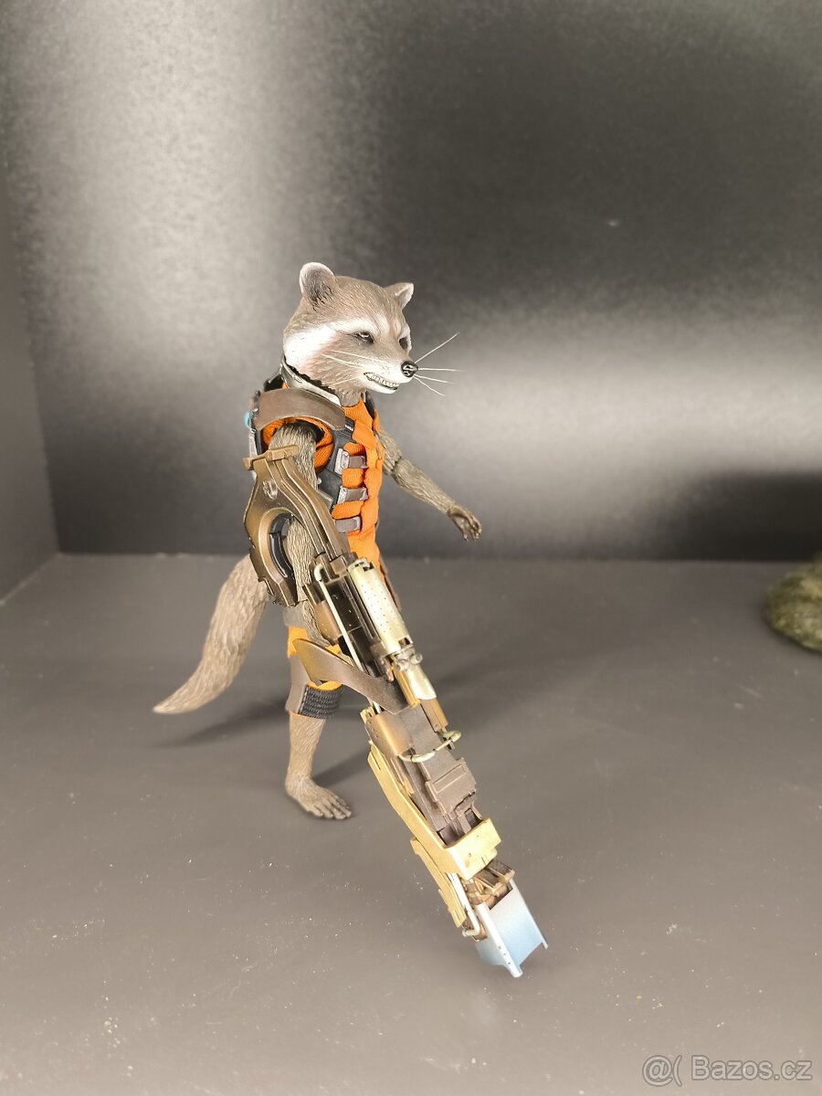 Hot toys