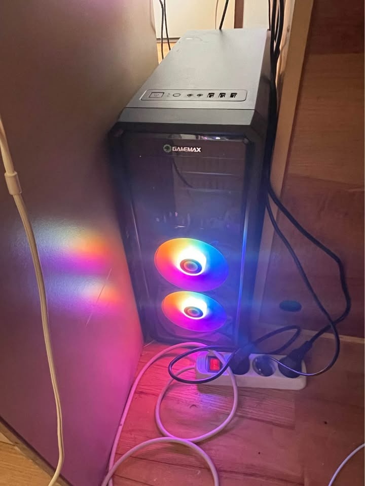 Stolni pc komplet s monitorem .