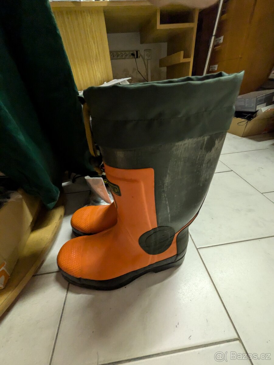 protipořezové holiny velikost 43