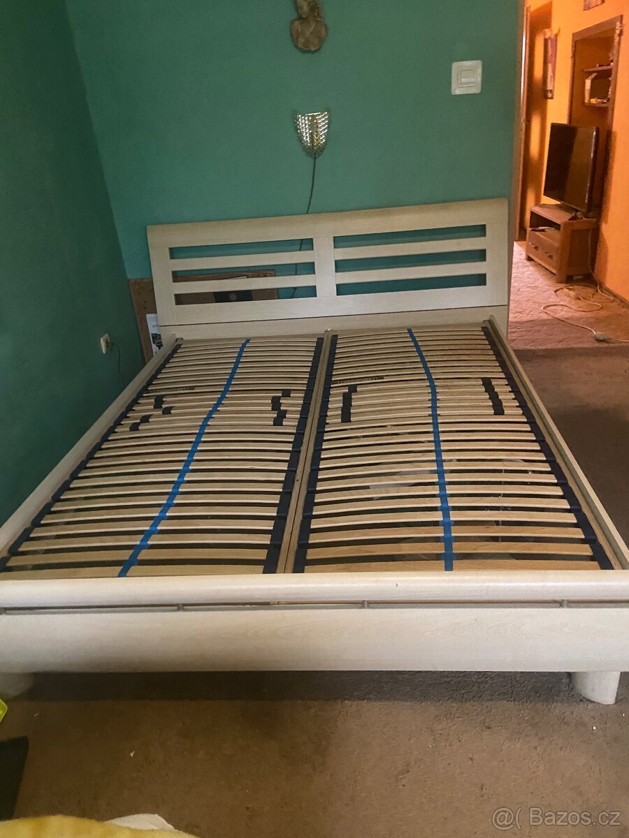 Prodam dvoji postel.Znojmo