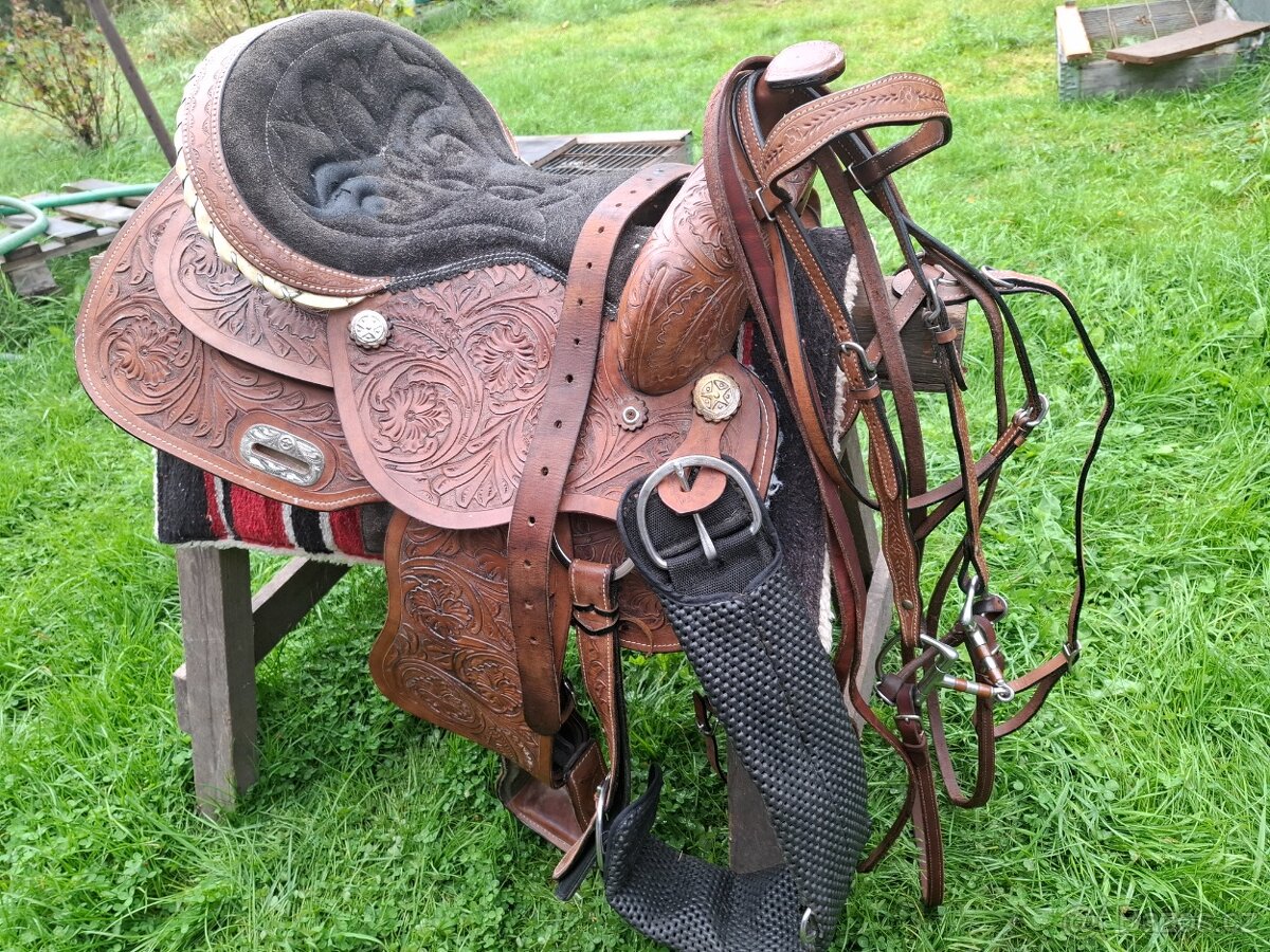 Westernové sedlo,uzdečka,poprsník