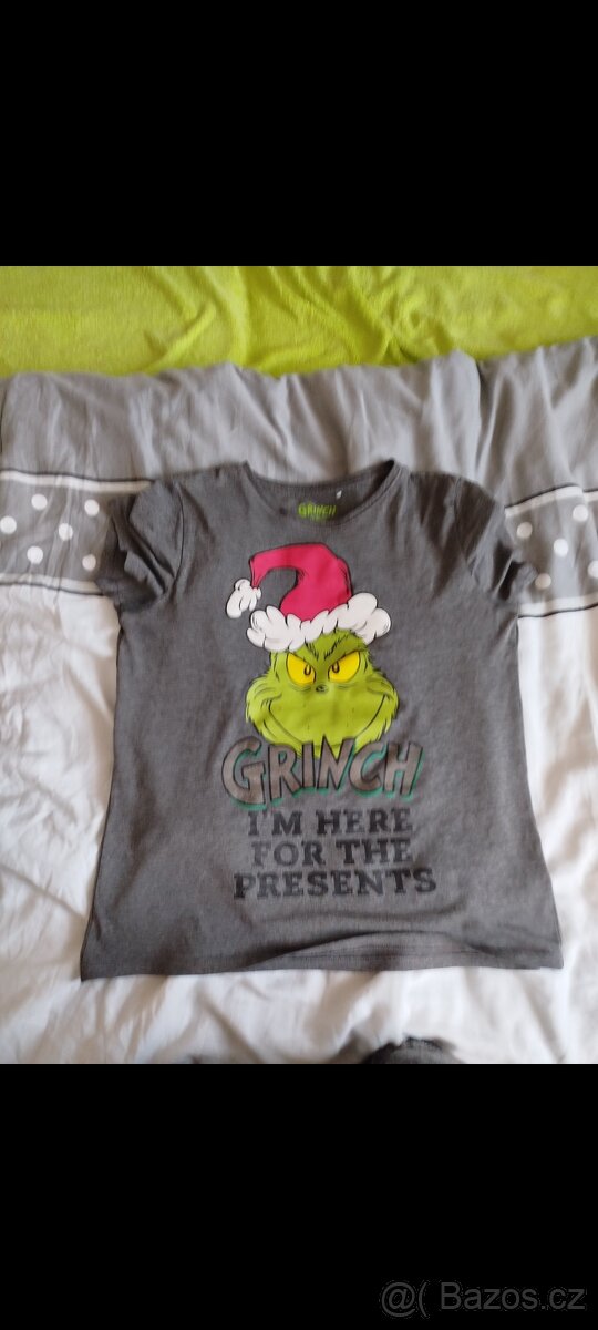 Dámské pyžamo Grinch značky Cropp ve velikosti S
