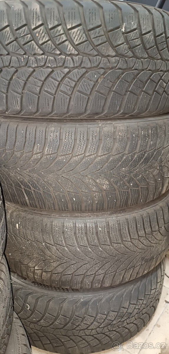 235/45R18