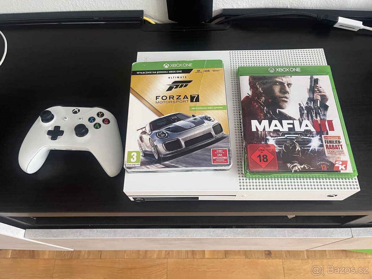 XBOX ONE S (500 GB)