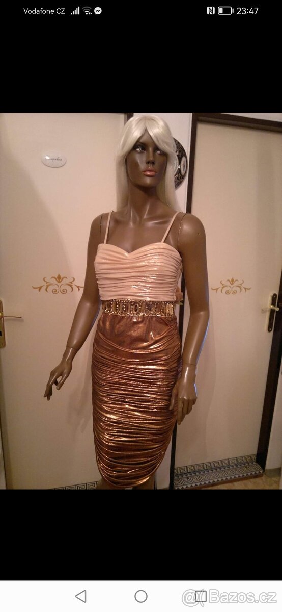 Luxusní saténové značkové plesové a společenské šaty.