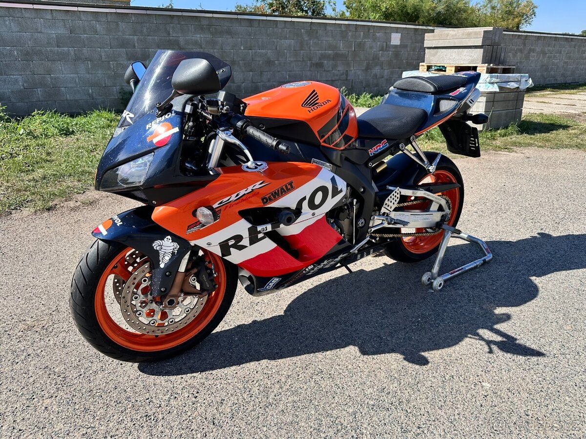 Rozprodam na nahradni dily HONDA CBR 1000RR,SC57 / 2005