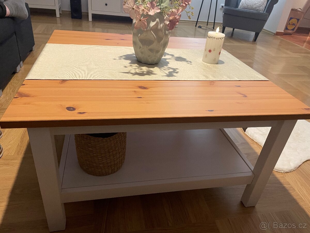 Obývací stolek v TOP stavu 90 x90 cm