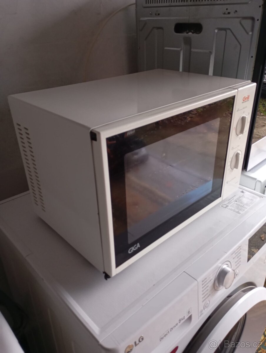 Mikrovlnná trouba GIGA s grilem — plně funkční