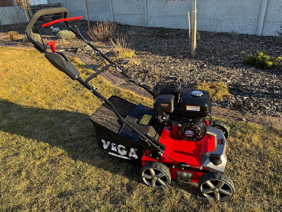 Zapůjčení benzínového vertikutátoru.