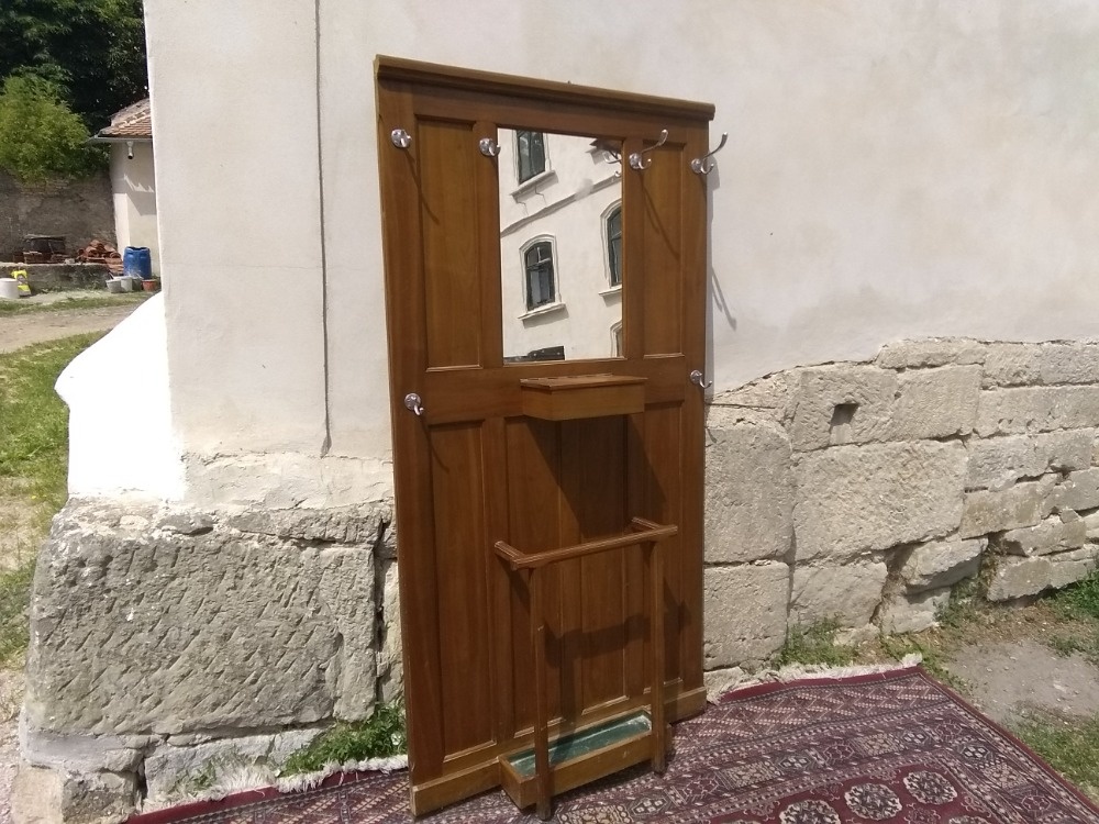 Dubová Art Deco věšáková stěna