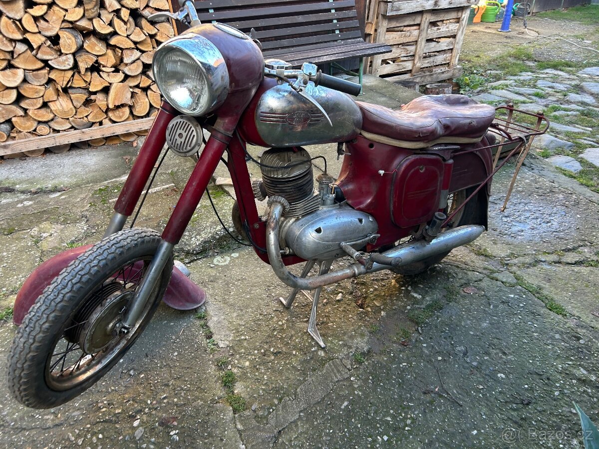 Jawa 250/353 Kyvacka