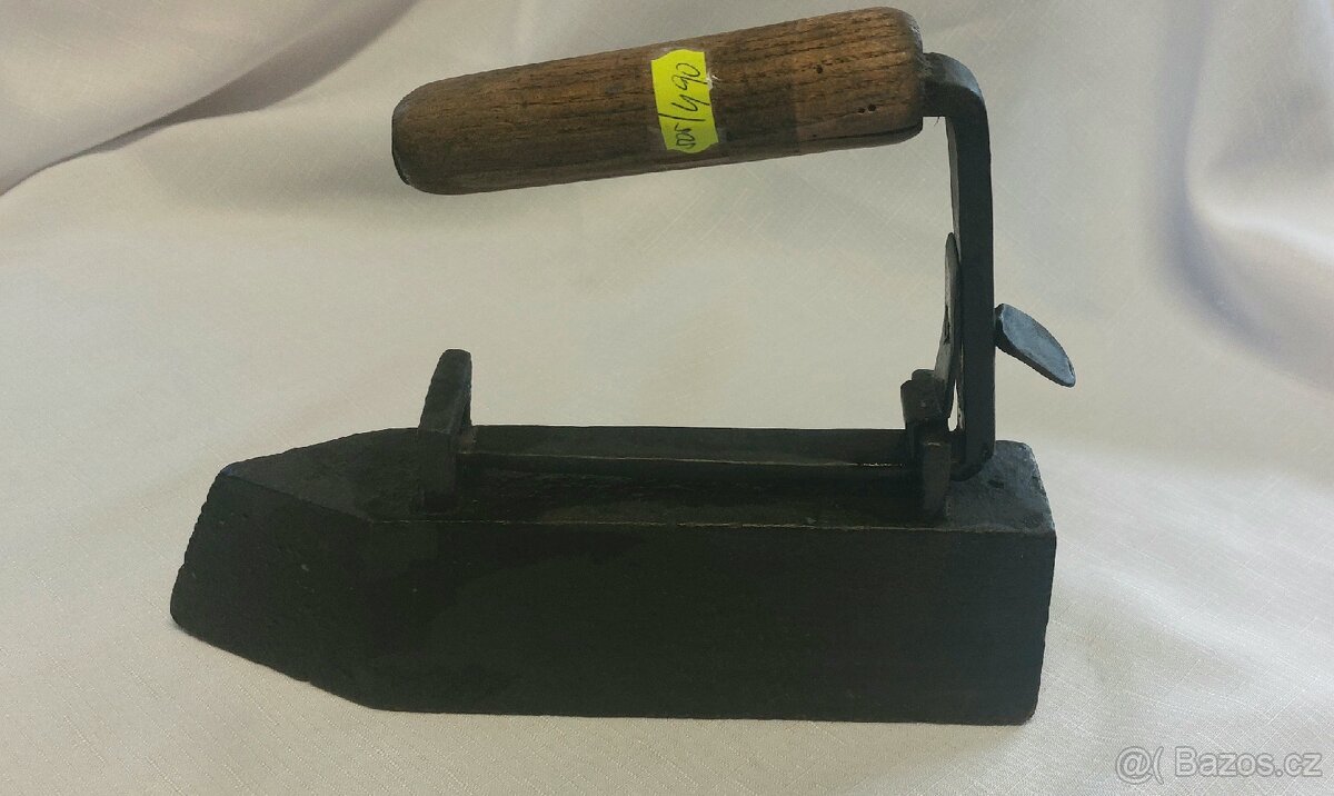 Starožitná žehlička