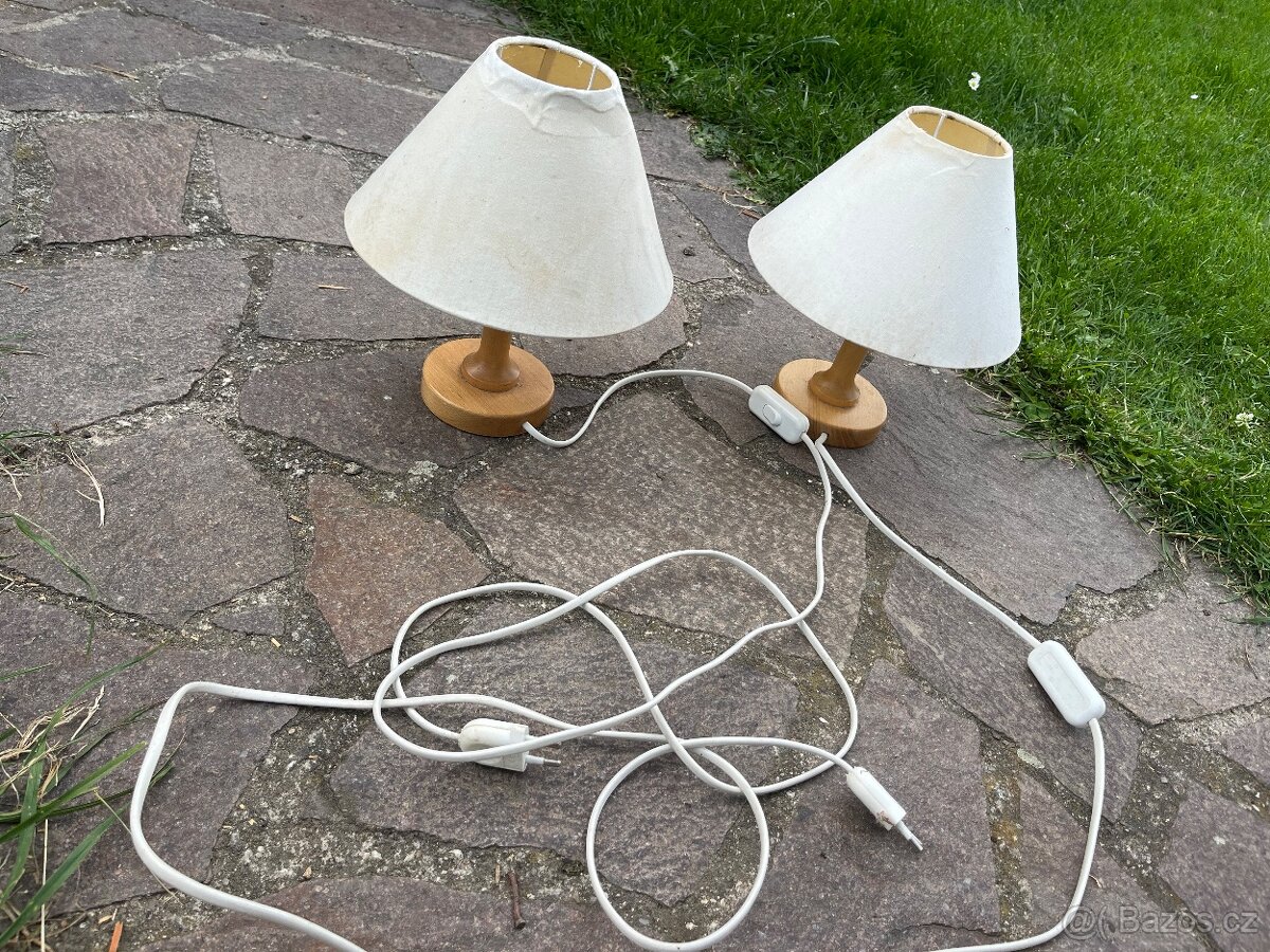 Dřevěná lampička