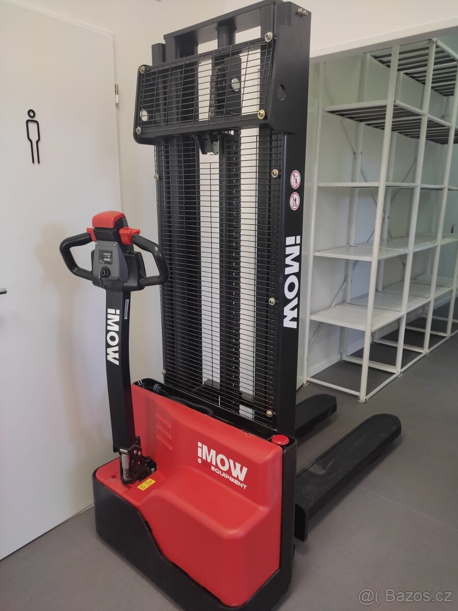 Elektrický vysokozdvižný paletový vozík