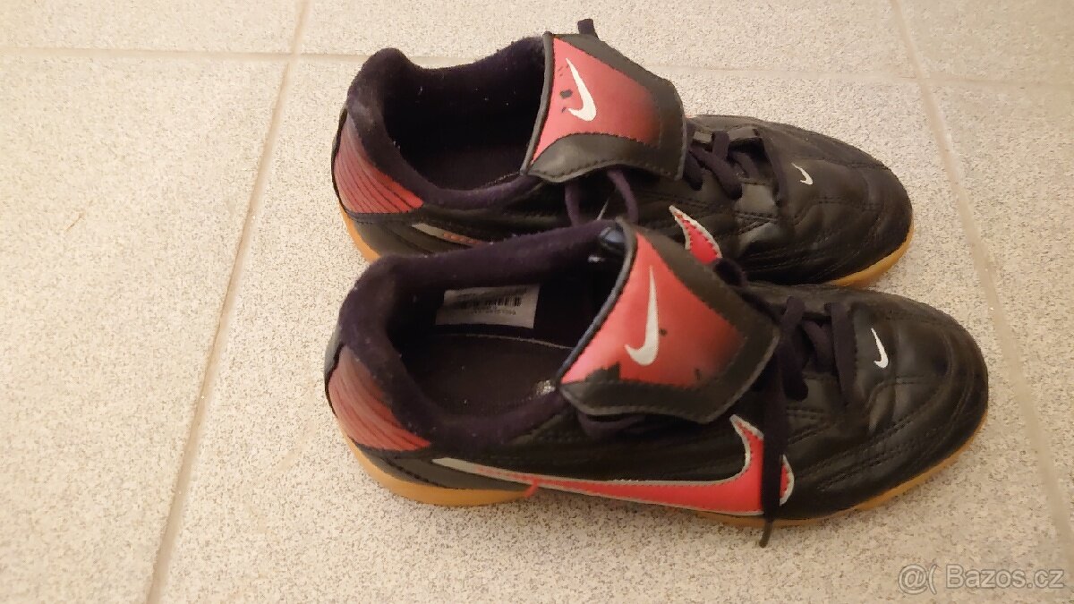 Dětské sportovní boty Nike vel 33