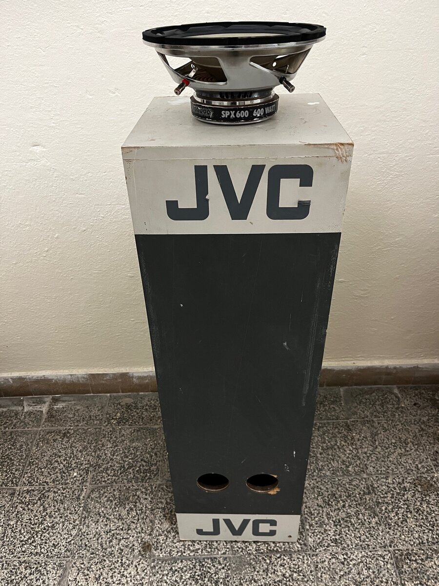 Subwoofer projekt s reproduktorem Voodoo a zesilovačem Toxic