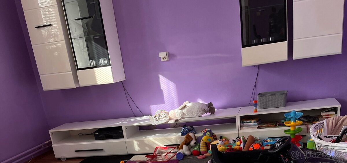 Prodám obývací stěnu podsvicenou