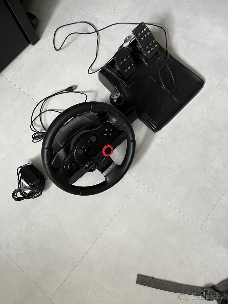 Herní volant Logitech