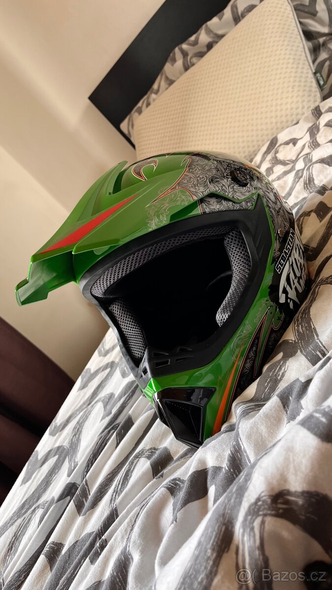 dětská helma na motorku