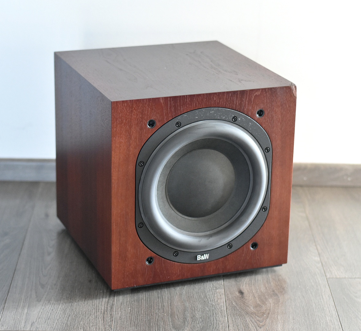 Bowers & Wilkins ASW 700