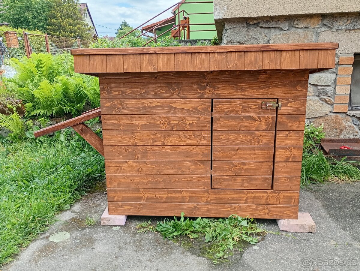 Dřevěný kachník domácí výroby
