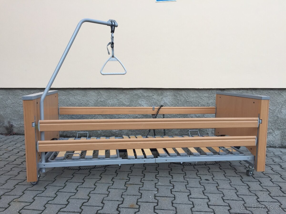 Zdravotní polohovací postel pro seniory