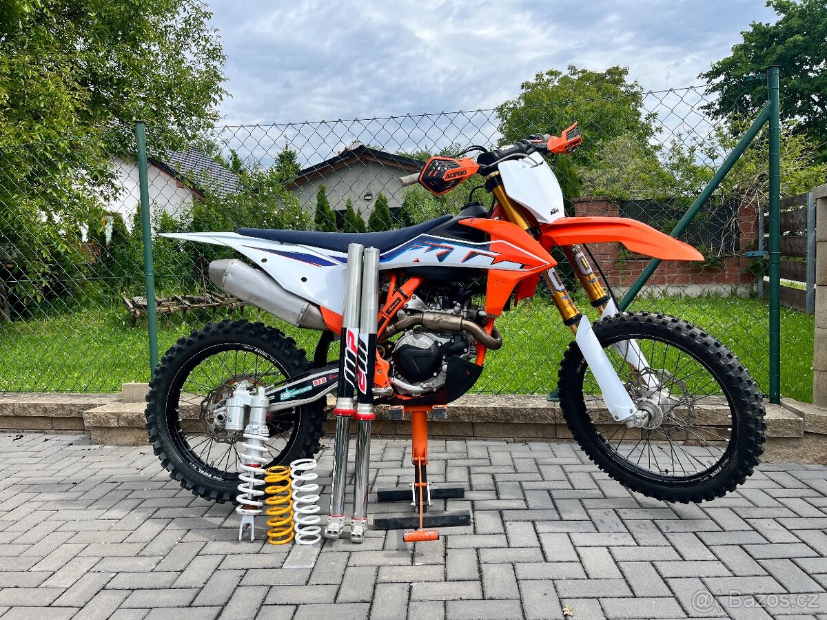 KTM 450 SX-F, 2022, podvozek Ohlins, výfuk ProCircuit