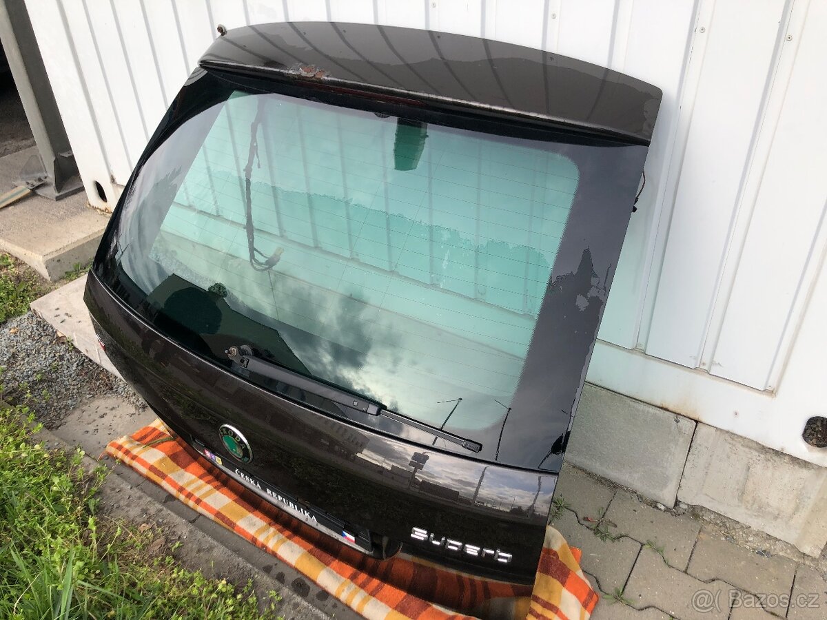 ŠKODA SUPERB 2 ZADNÍ DVEŘE combi