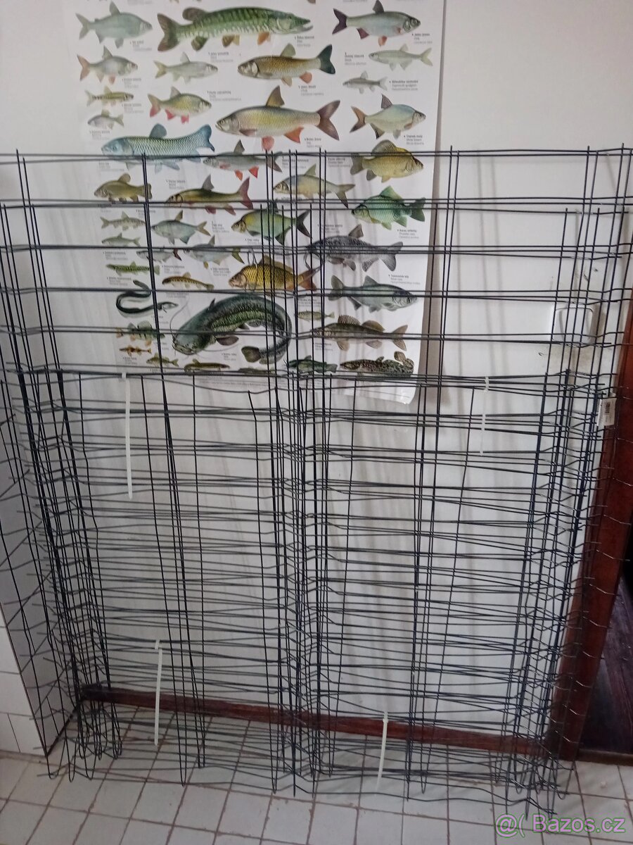 Oploceni, kov, nekolik metru