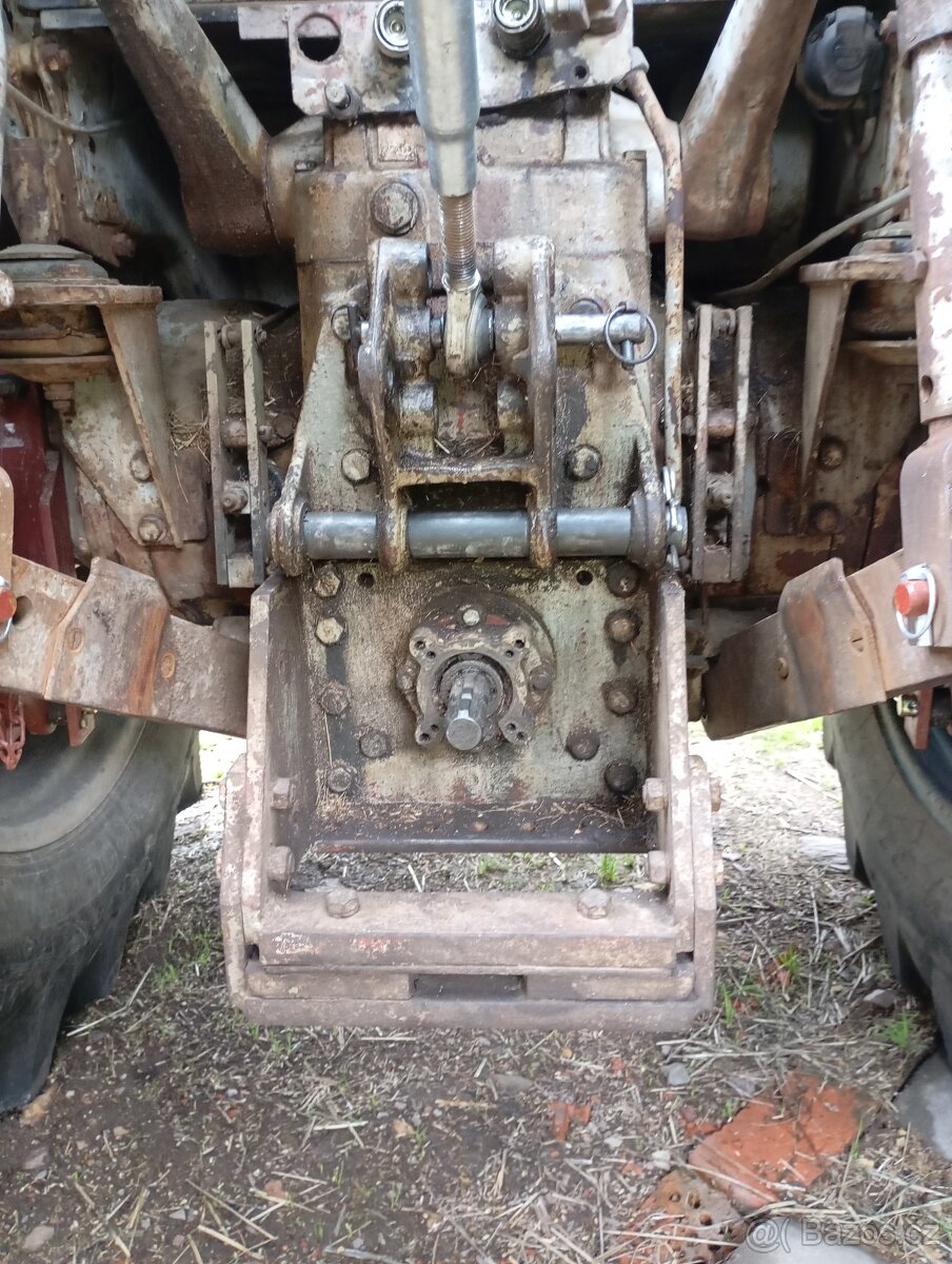 Konzole závěsu Zetor Crystal