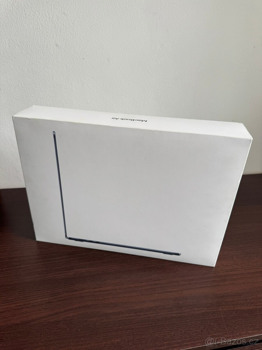 MacBook Air 15" M4 (2025) 16GB/256GB černý - NOVÝ