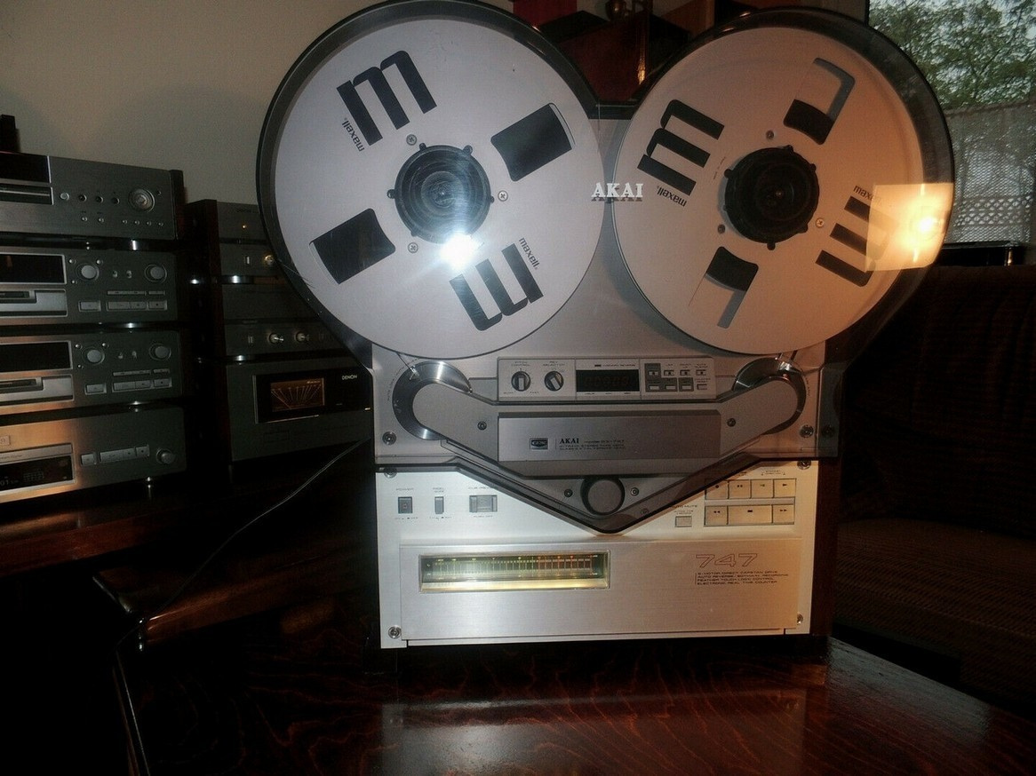 AKAI GX 747
