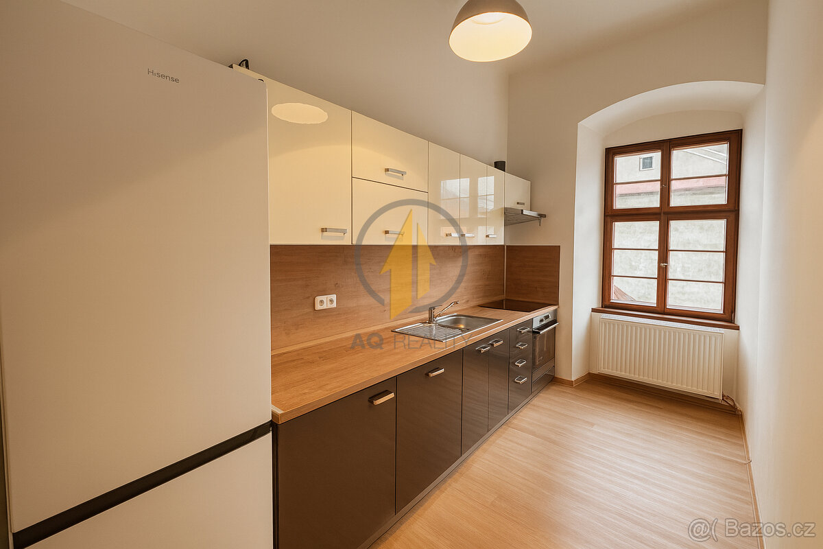 Pronájem slunného bytu 2+1 v historickém centrum města Jičín