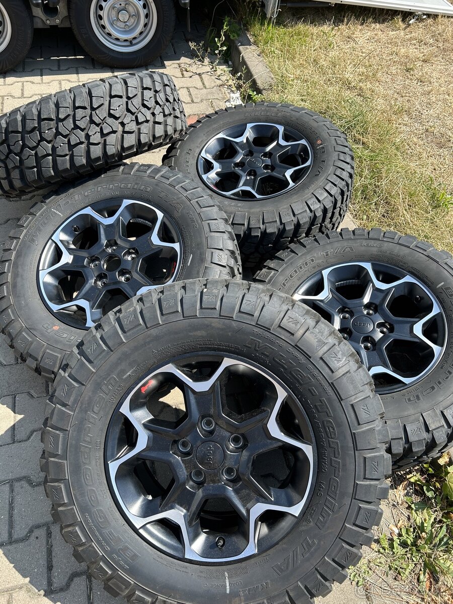 Jeep Wrangler kola alukola r17 BF Goodrich Mud