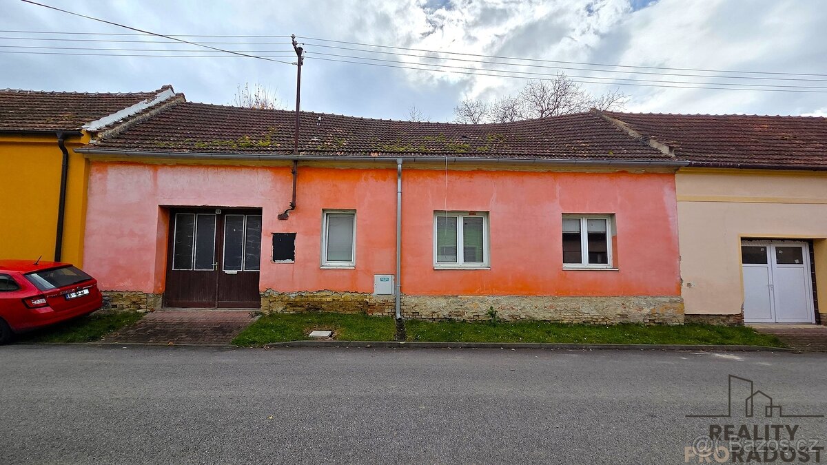 REZERVOVÁNO Prodej rodinného domu 3+1 k demolici, studna, p