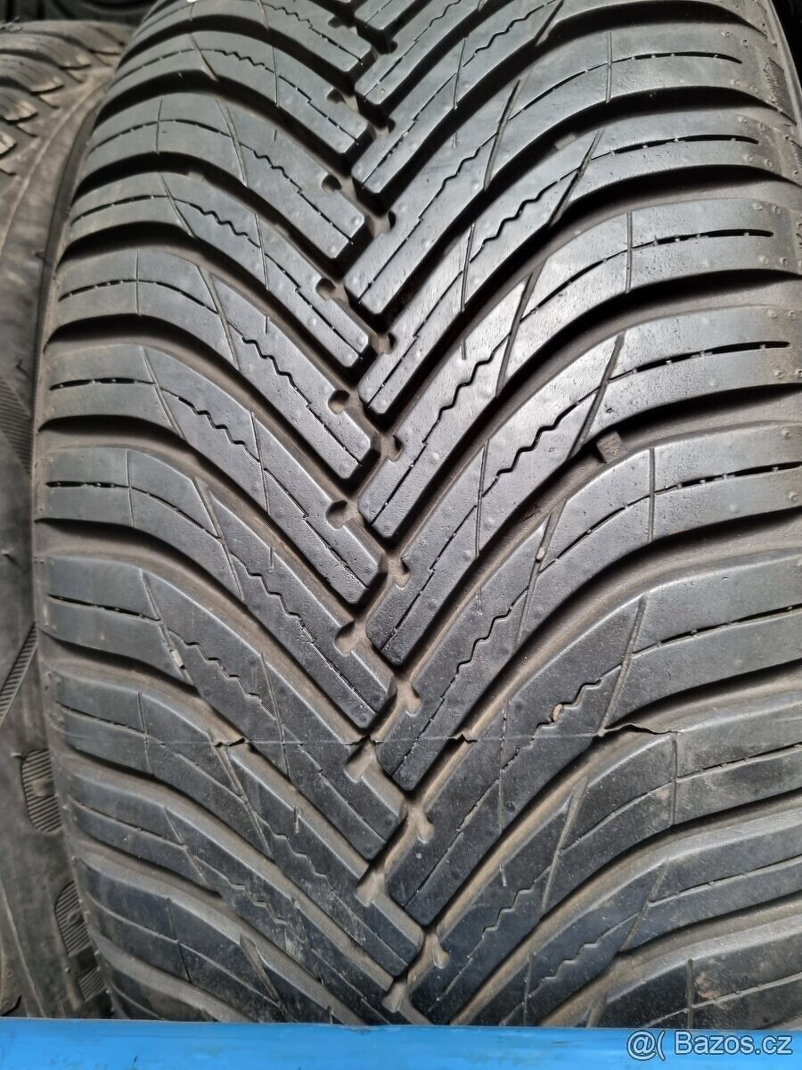 Zimní/celoroční pneumatiky MAXISS 205/55 R16 94V